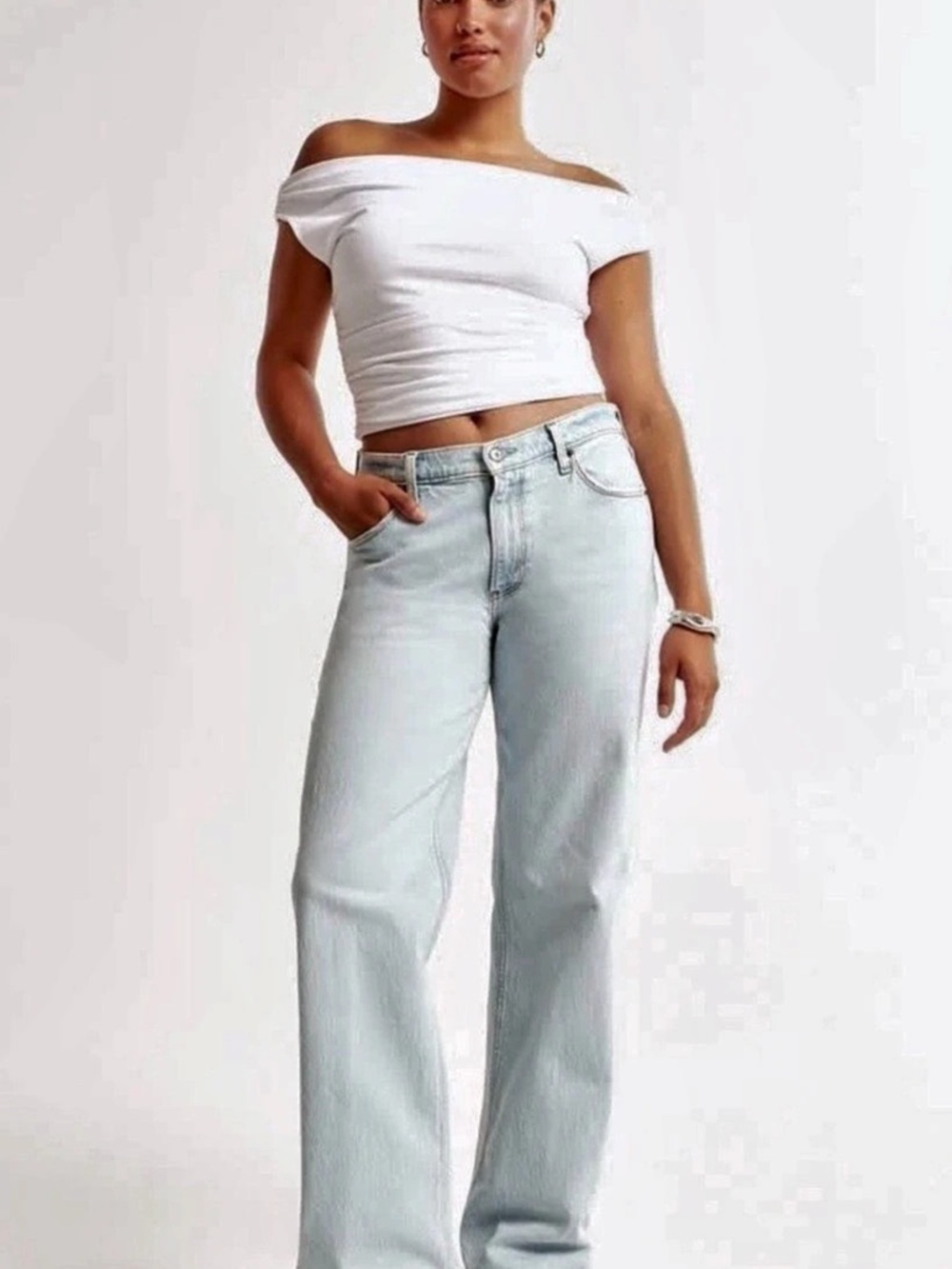 Abercrombie & Fitch The Baggy Low Rise Jeans Light Wash Size 28/6 long